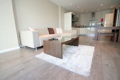 One bedroom apartment in Ability Place, only £400 per week!